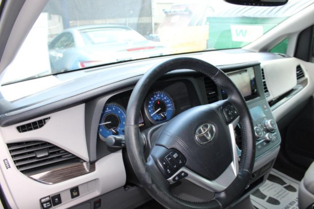 2015 Toyota Sienna - $20,988