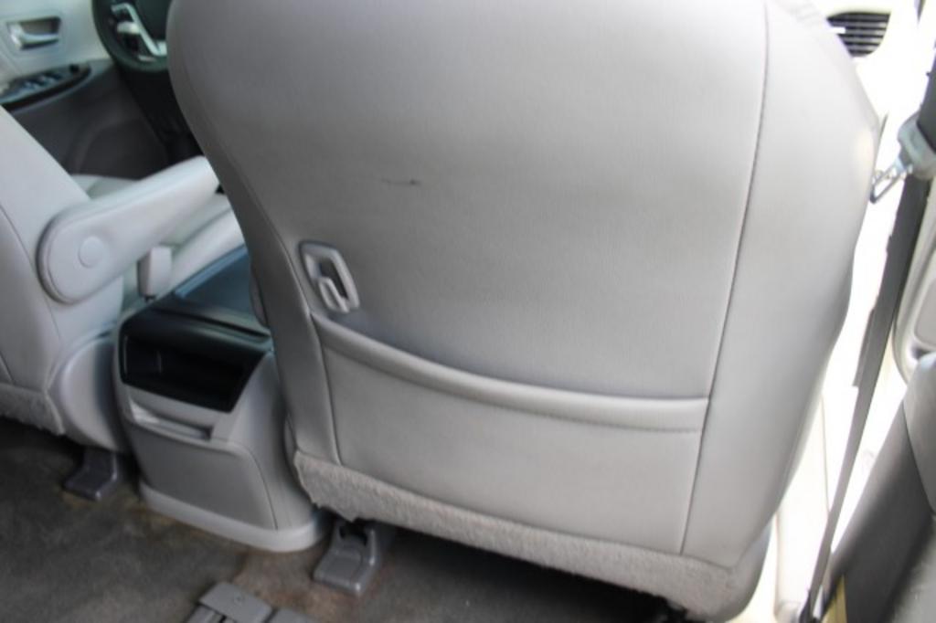 2015 Toyota Sienna - $20,988