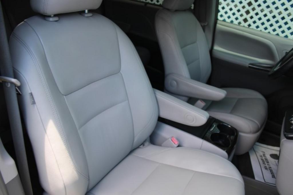 2015 Toyota Sienna - $20,988