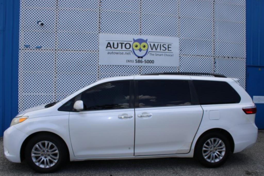 2015 Toyota Sienna - $20,988