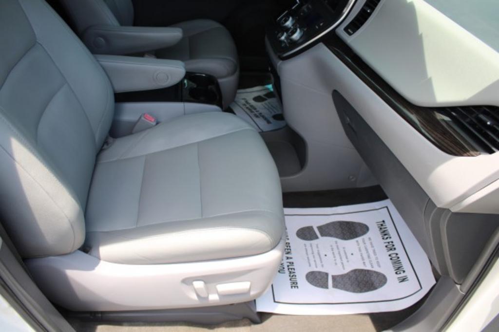 2015 Toyota Sienna - $20,988