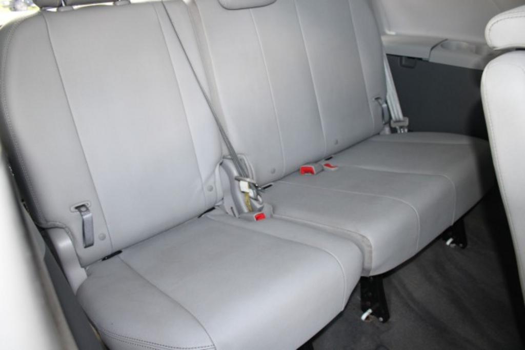 2015 Toyota Sienna - $20,988