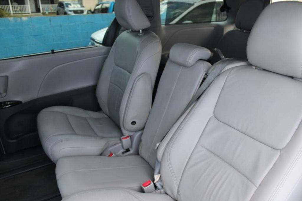 2015 Toyota Sienna - $20,988