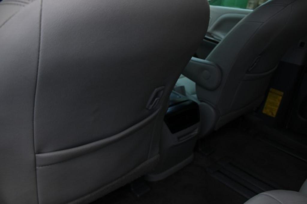 2015 Toyota Sienna - $20,988
