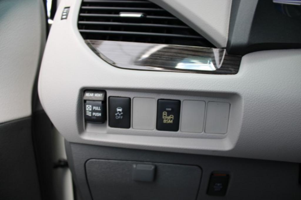 2015 Toyota Sienna - $20,988