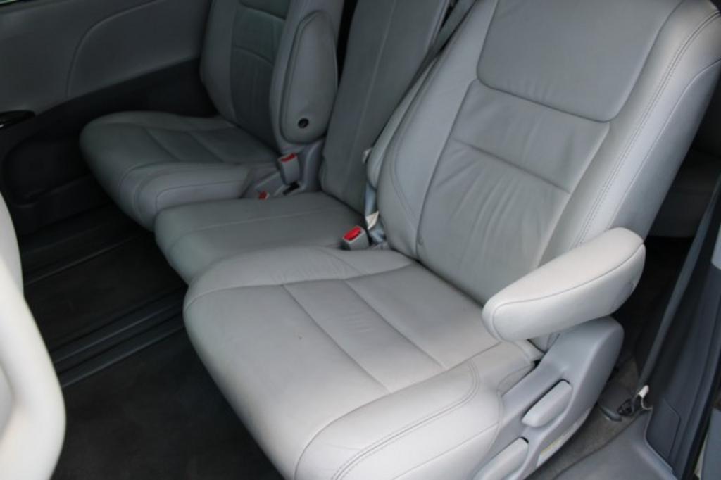 2015 Toyota Sienna - $20,988