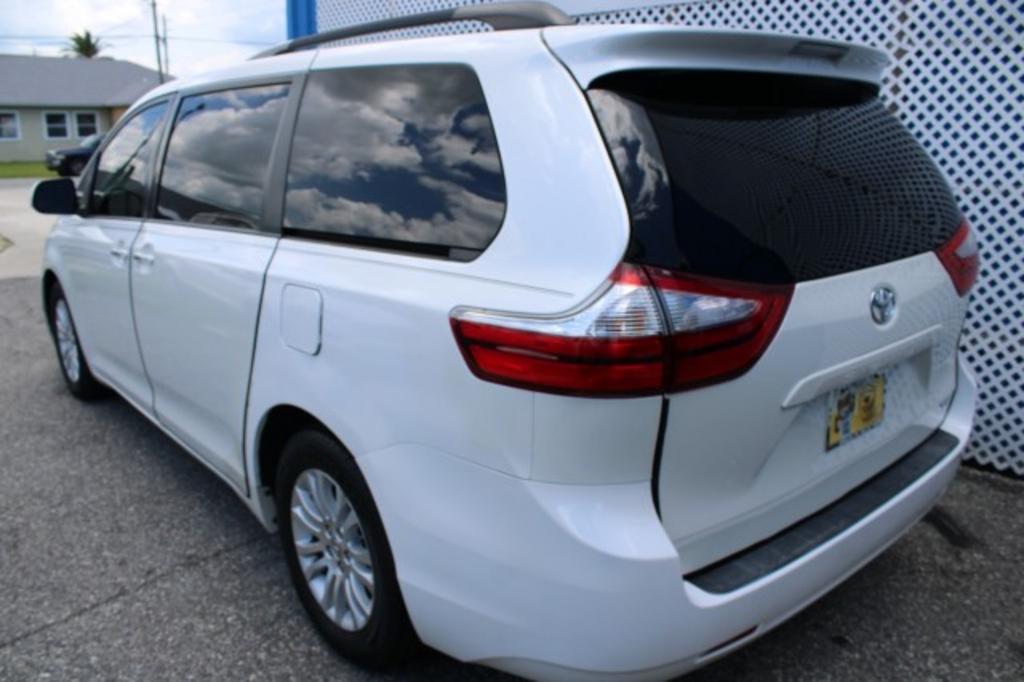 2015 Toyota Sienna - $20,988