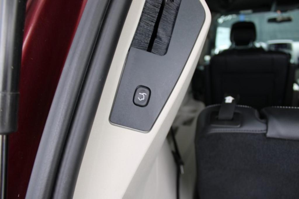 2017 Dodge Grand Caravan - $16,388