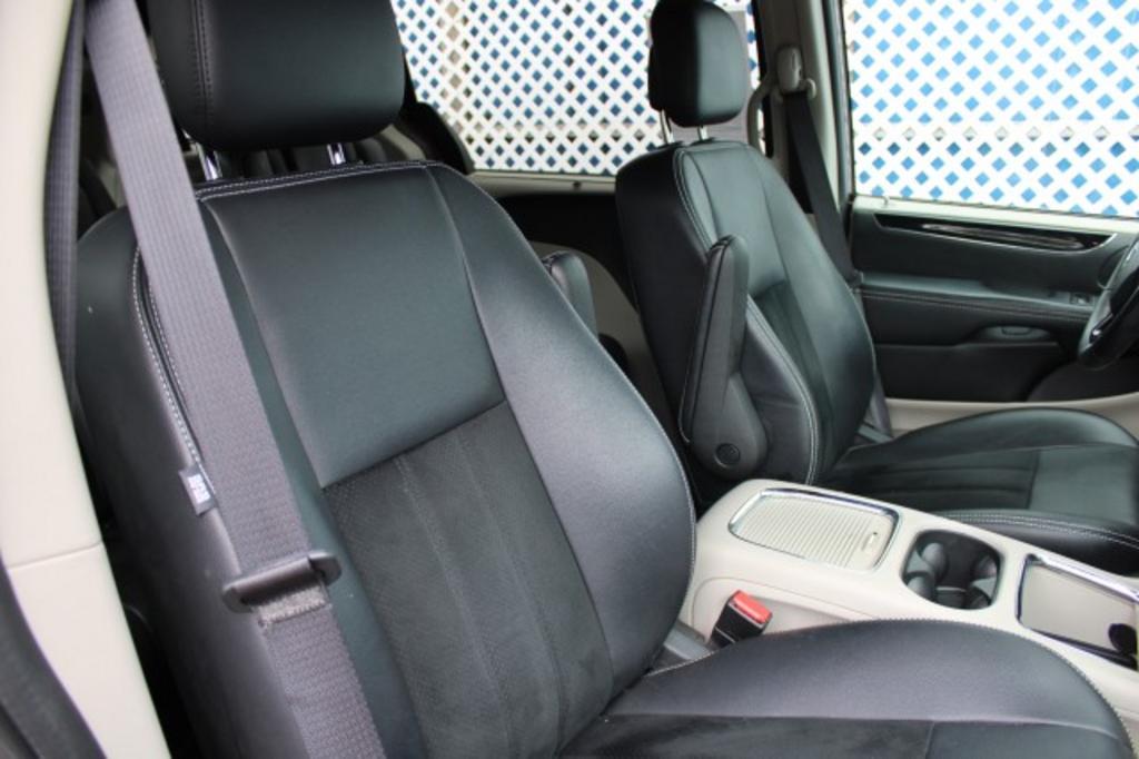 2017 Dodge Grand Caravan - $16,388