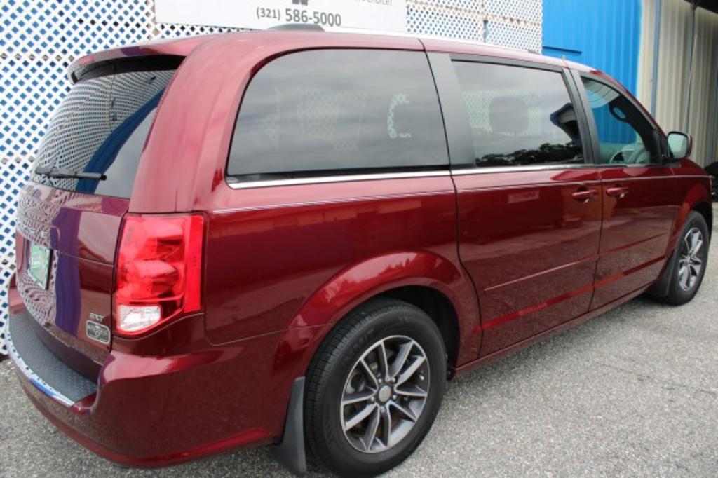 2017 Dodge Grand Caravan - $16,388