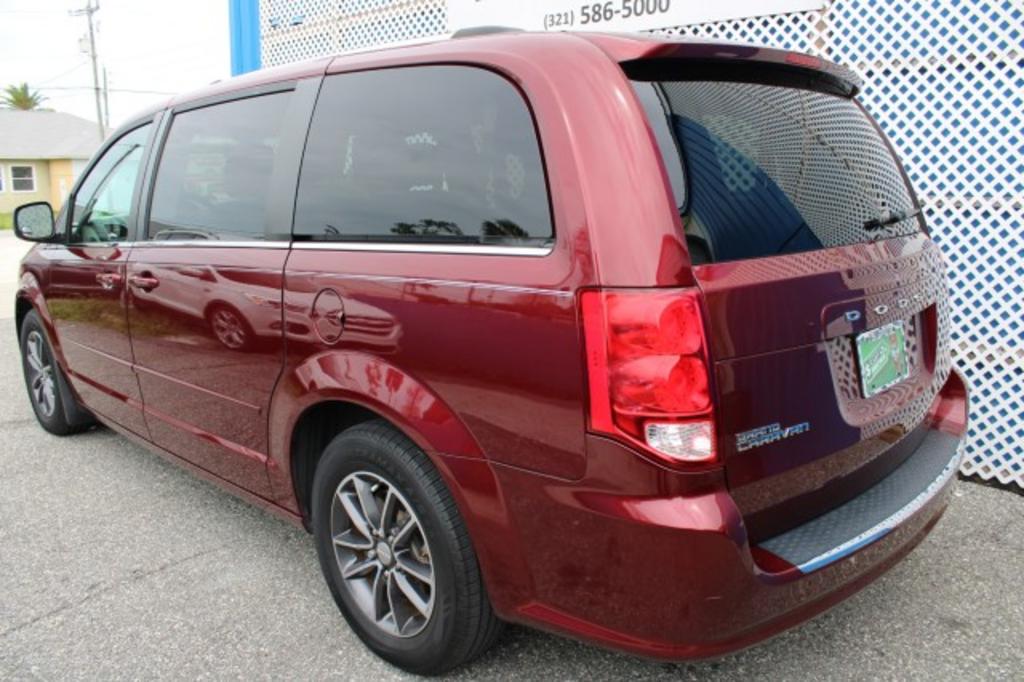 2017 Dodge Grand Caravan - $16,388