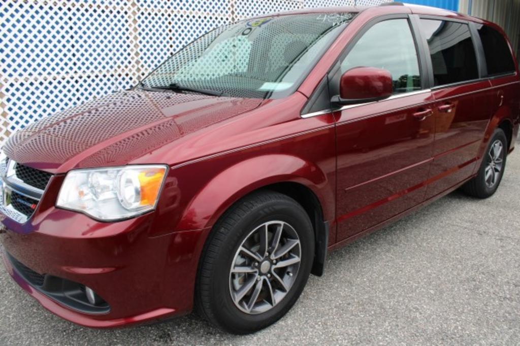 2017 Dodge Grand Caravan - $16,388
