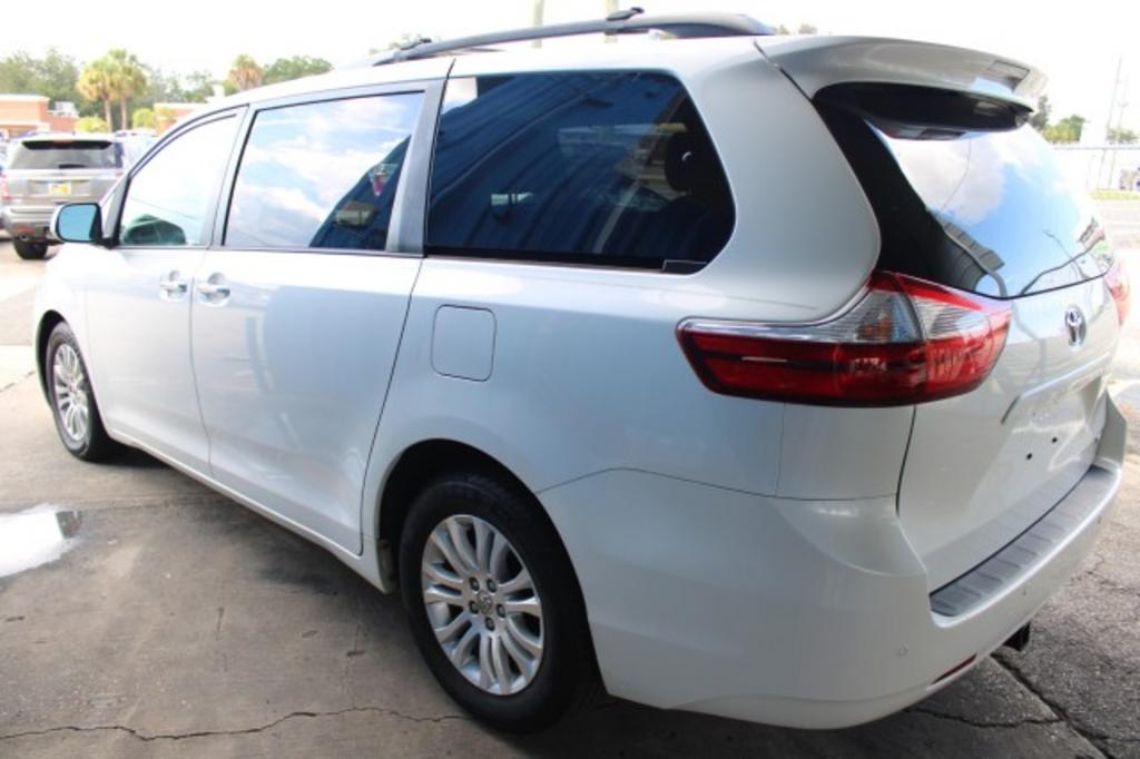 2015 Toyota Sienna - $22,850