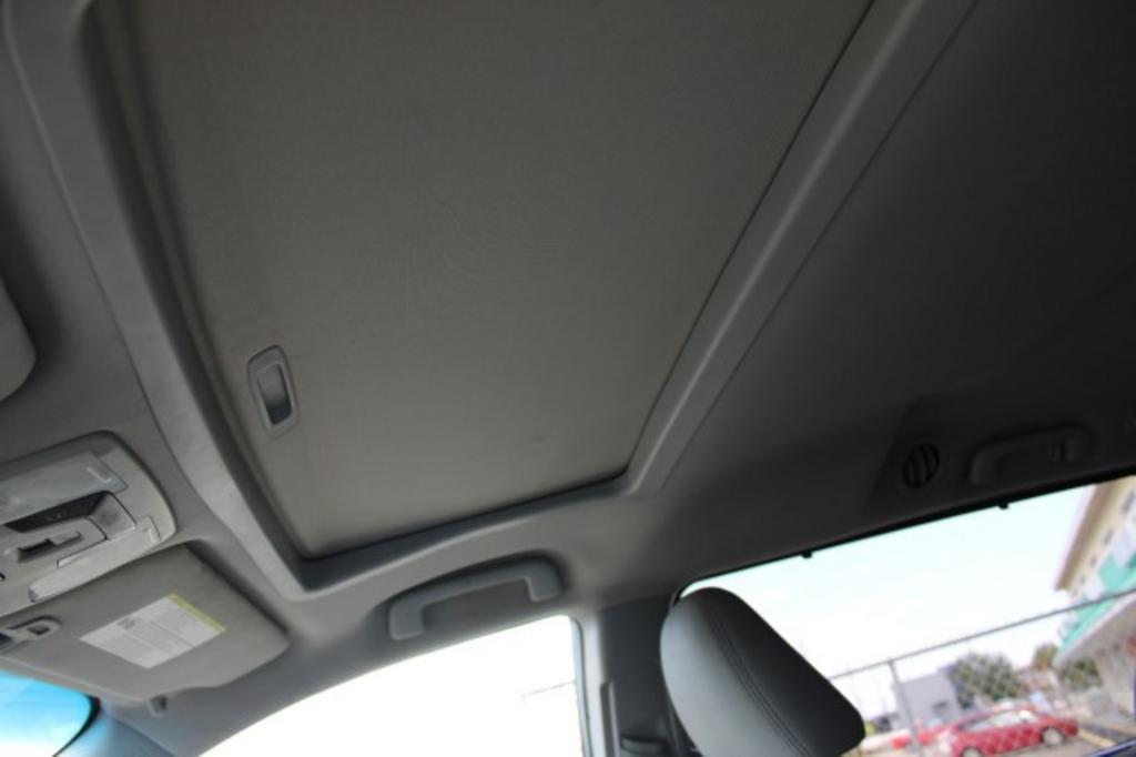 2015 Toyota Sienna - $22,850
