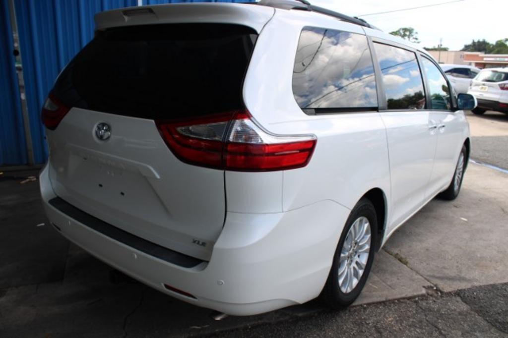 2015 Toyota Sienna - $22,850