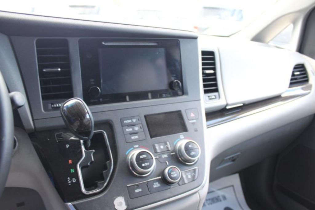 2015 Toyota Sienna - $22,850