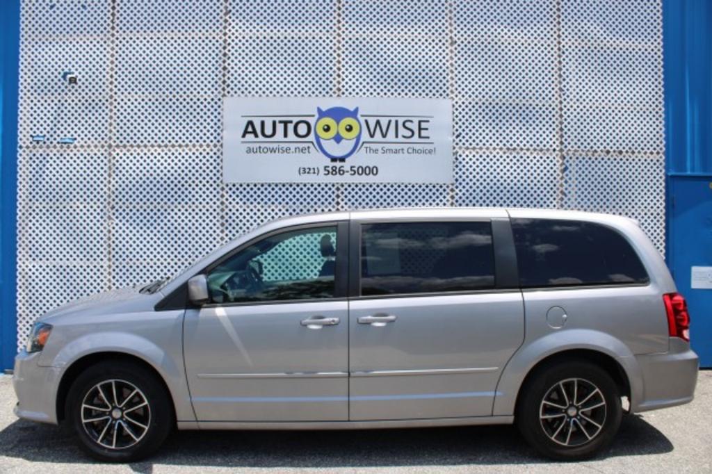 2017 Dodge Grand Caravan - $13,988