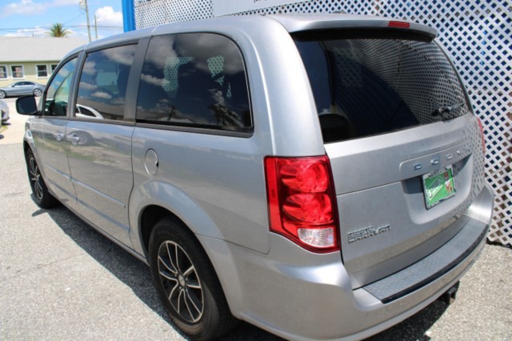 2017 Dodge Grand Caravan - $13,988