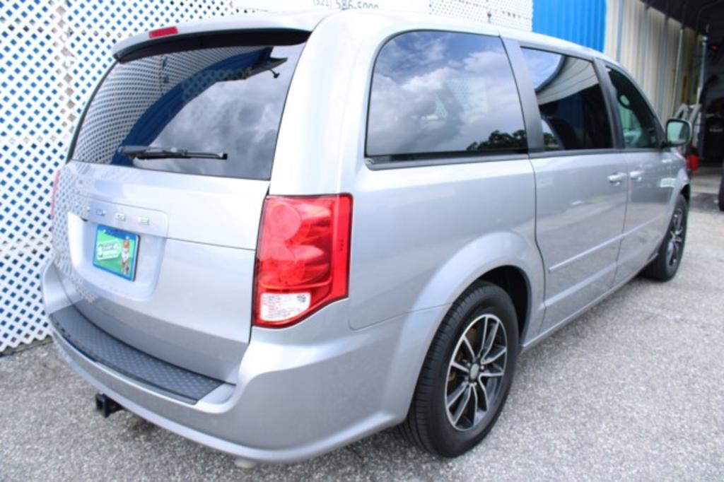 2017 Dodge Grand Caravan - $13,988