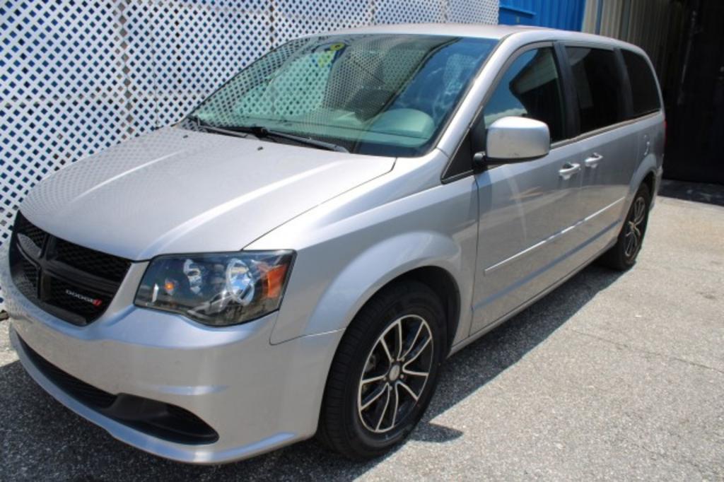 2017 Dodge Grand Caravan - $13,988