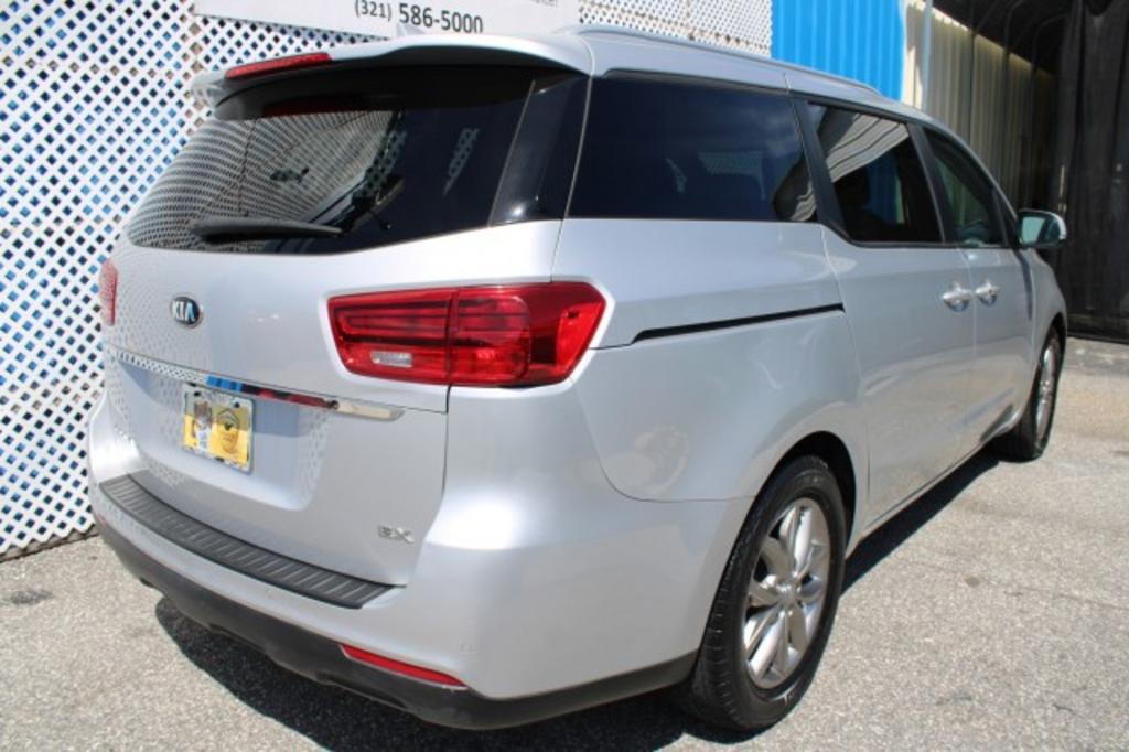 2021 Kia Sedona - $17,577