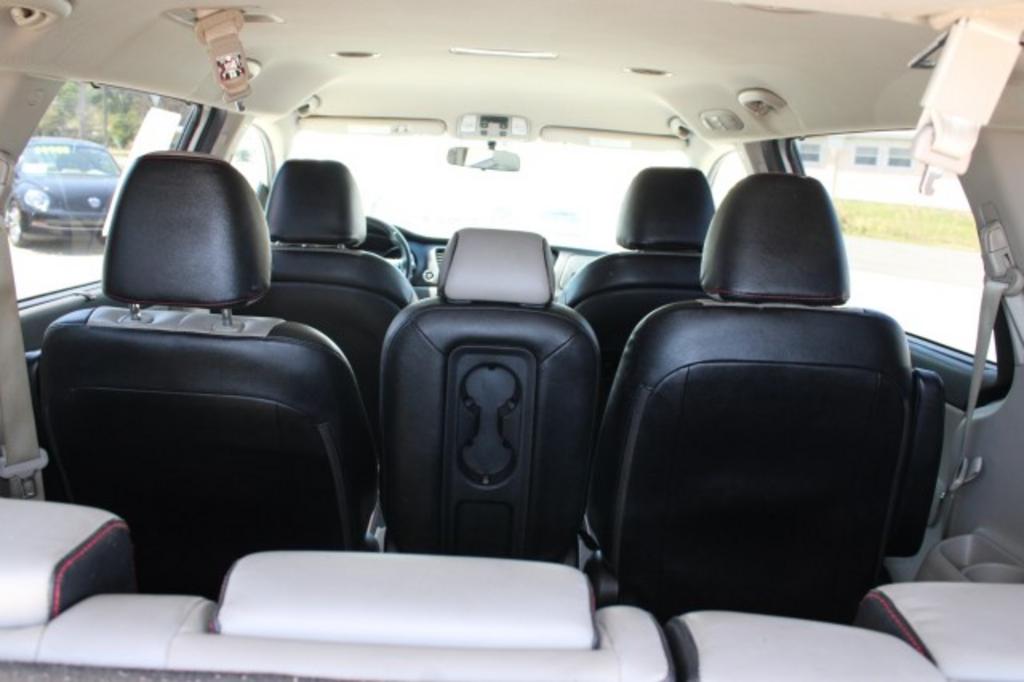 2021 Kia Sedona - $17,577