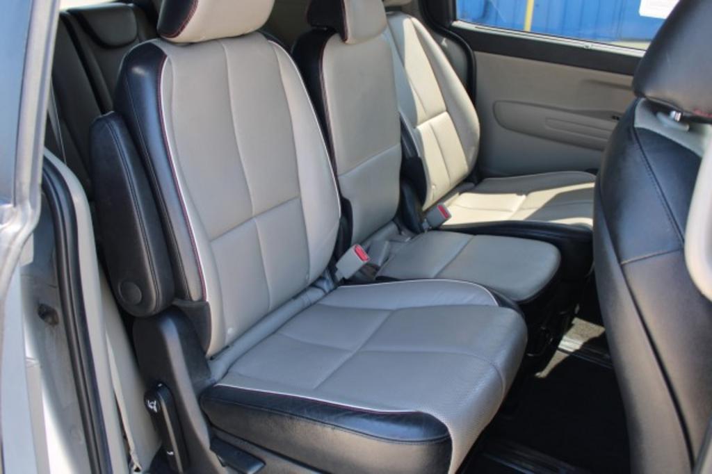 2021 Kia Sedona - $17,577