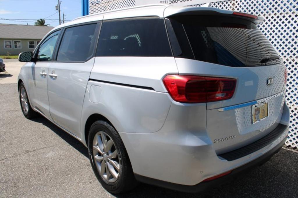 2021 Kia Sedona - $17,577