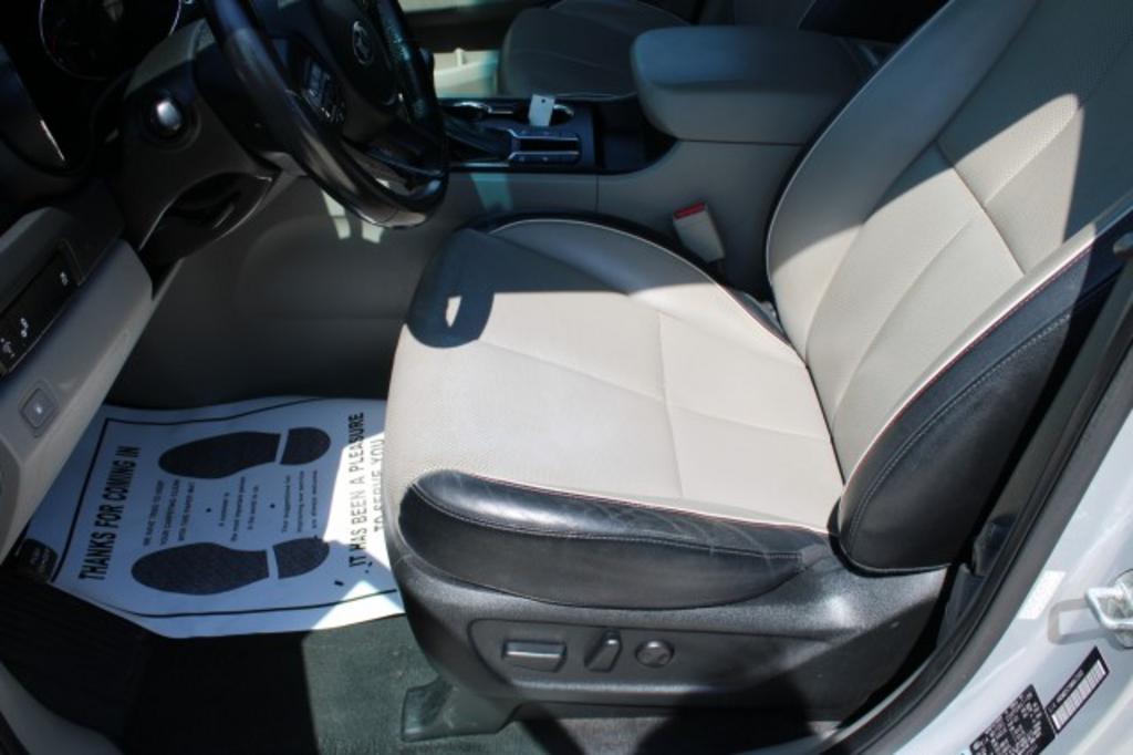 2021 Kia Sedona - $17,577