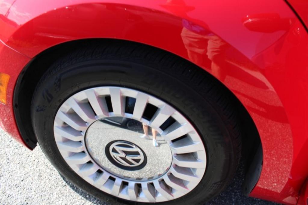 2013 Volkswagen Beetle - $15,988