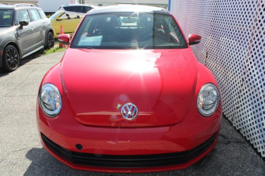 2013 Volkswagen Beetle - $15,988