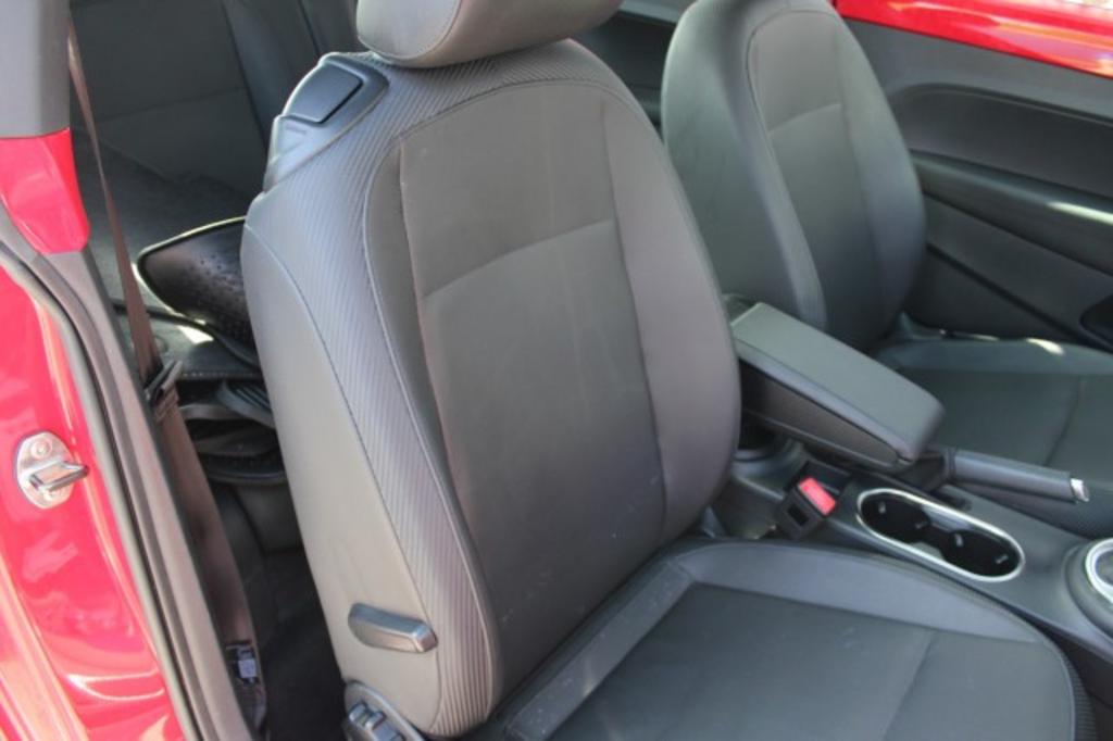 2013 Volkswagen Beetle - $15,988