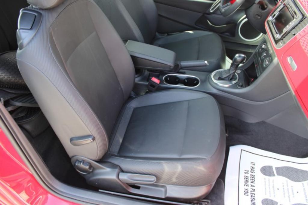 2013 Volkswagen Beetle - $15,988