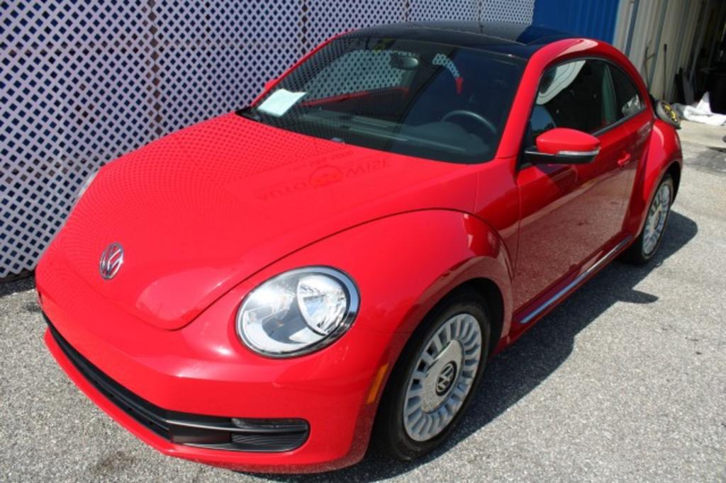 2013 Volkswagen Beetle - $15,988
