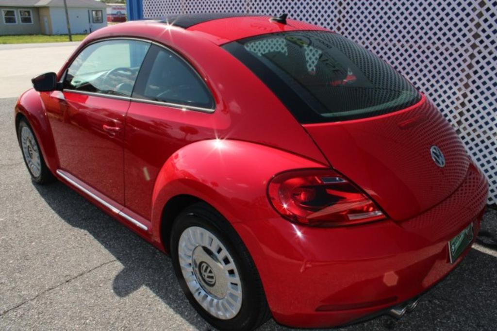 2013 Volkswagen Beetle - $15,988