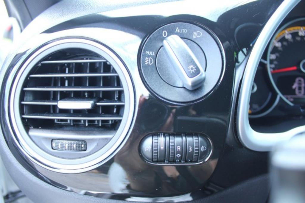 2018 Volkswagen Beetle - $25,988
