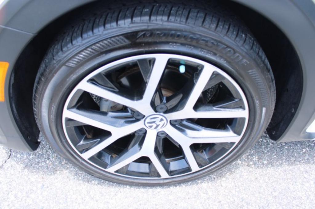 2018 Volkswagen Beetle - $25,988