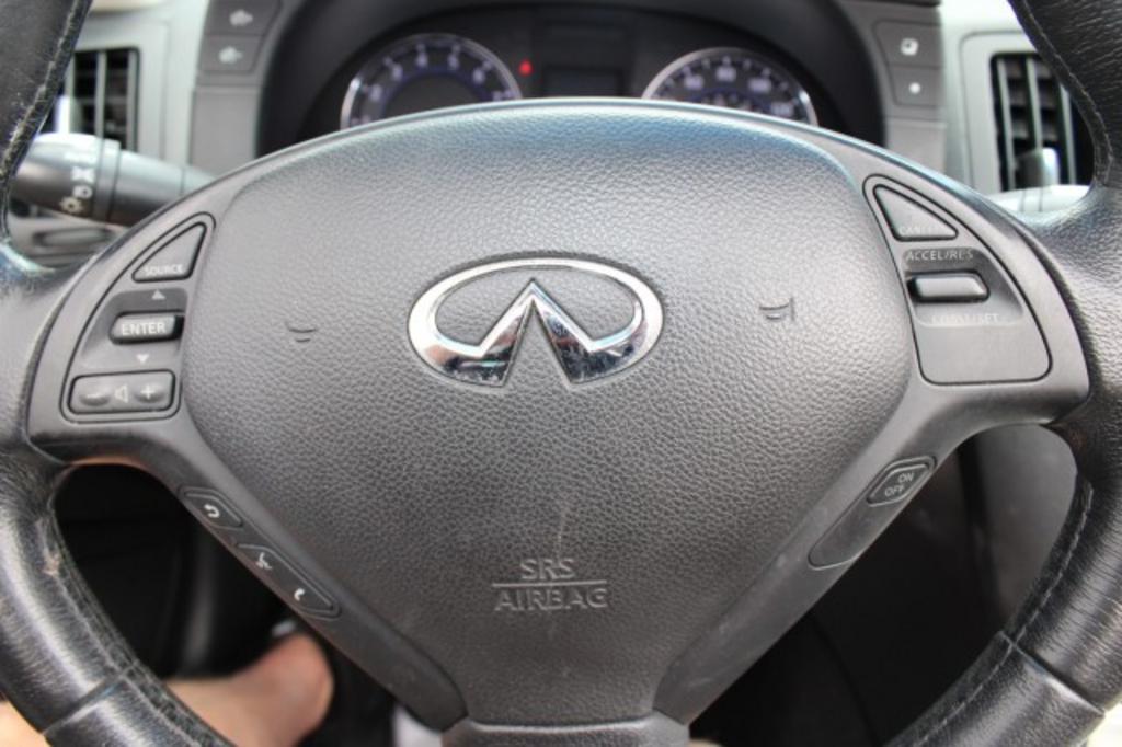 2013 Infiniti Legend photo