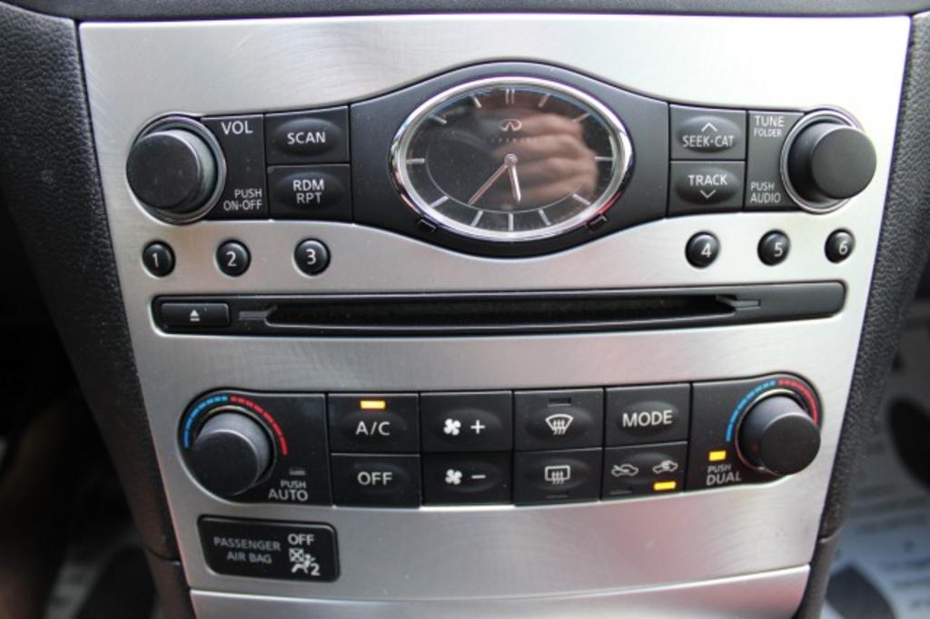 2013 Infiniti Legend photo