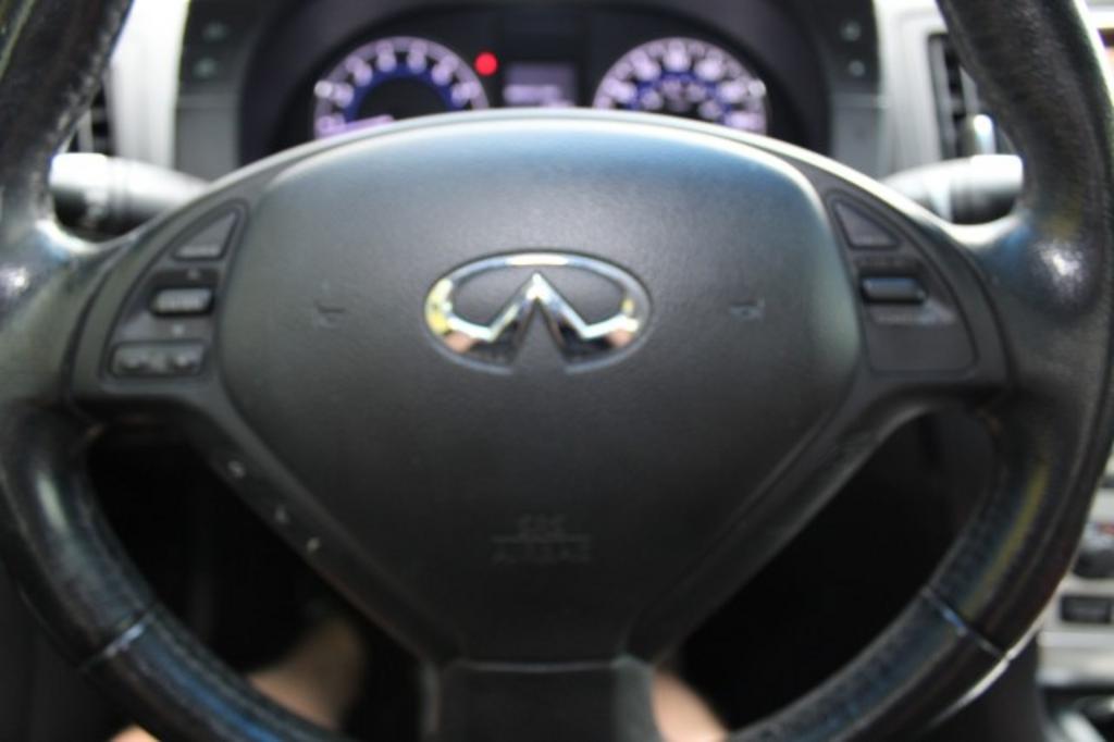 2013 Infiniti Legend photo