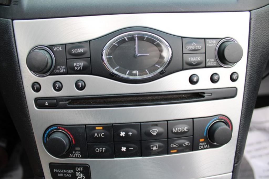 2013 Infiniti Legend photo