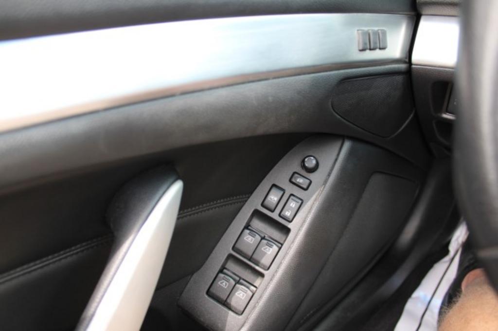 2013 Infiniti Legend photo