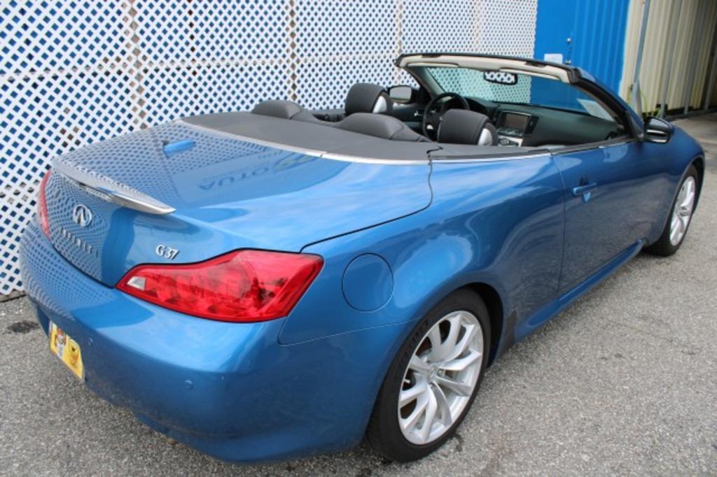 2013 Infiniti Legend photo