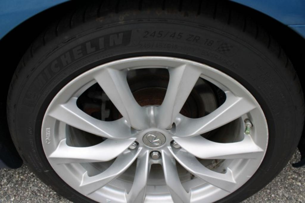 2013 Infiniti Legend photo
