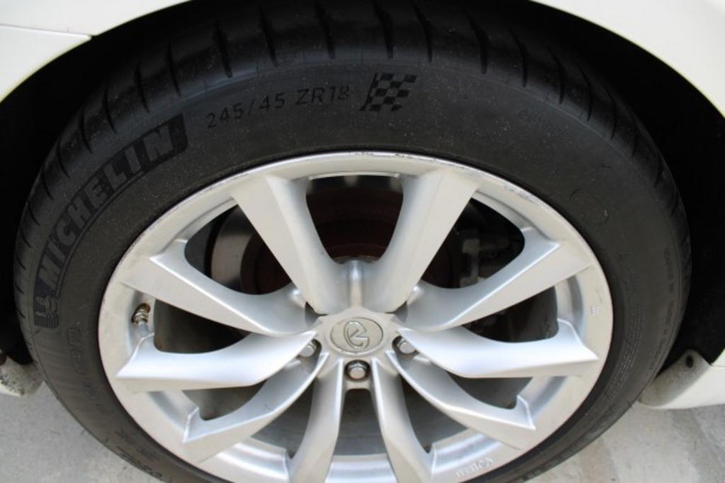 2011 Infiniti Legend photo