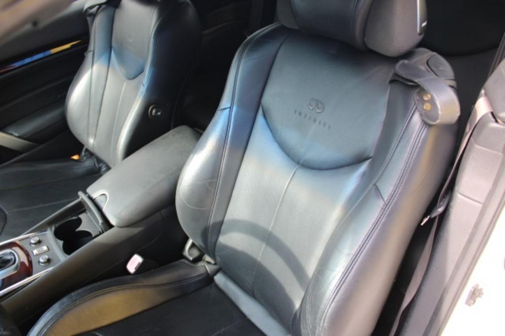 2011 Infiniti Legend photo