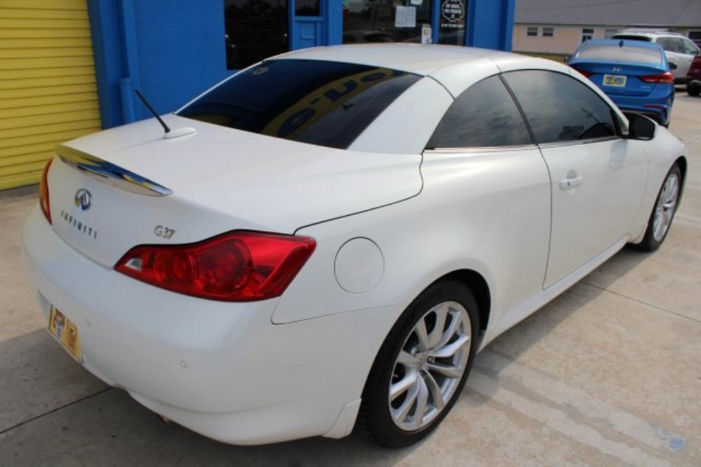 2011 Infiniti Legend photo