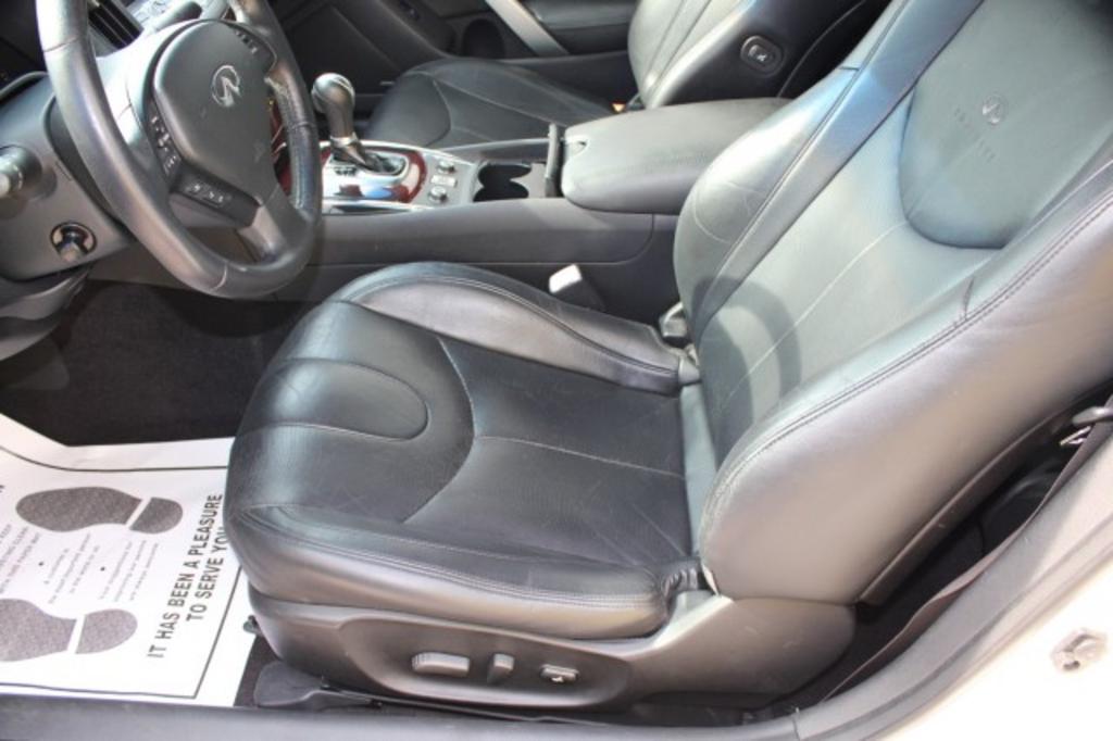 2011 Infiniti Legend photo
