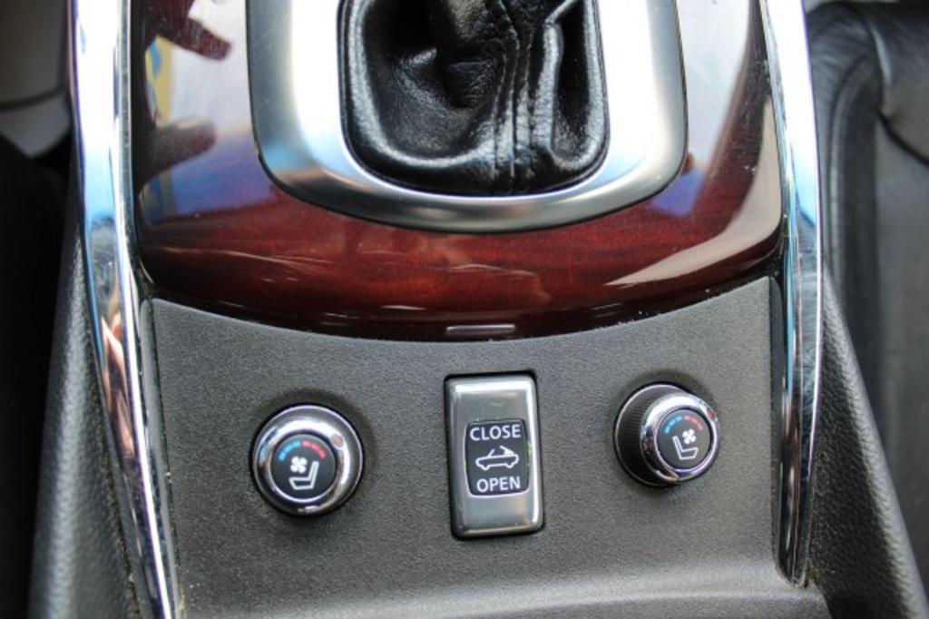 2011 Infiniti Legend photo