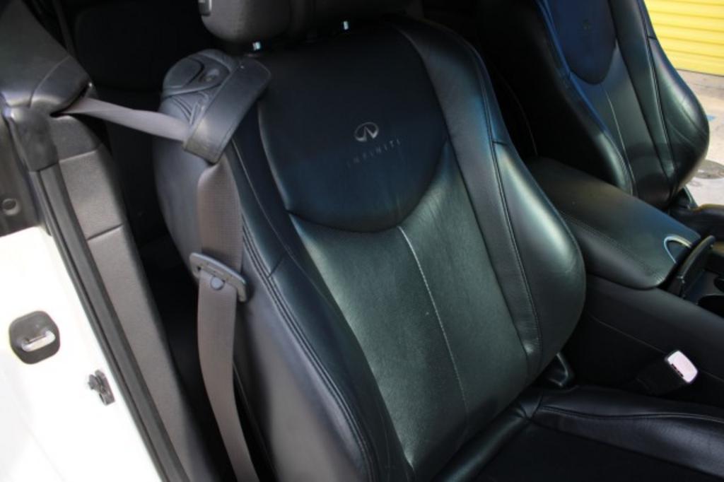 2011 Infiniti Legend photo